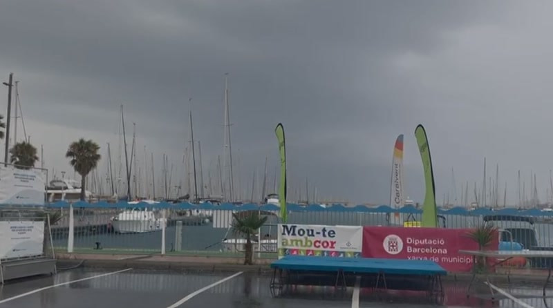 La pluja obliga a suspendre la Travessa nedant al Port&nbsp;